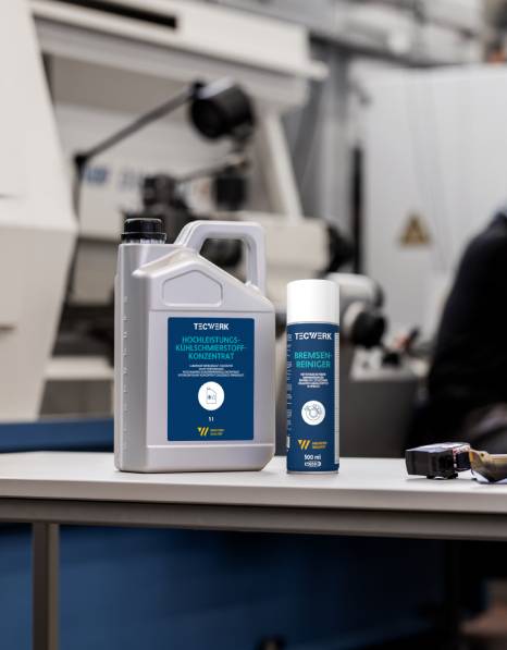 TECWERK canister with lubricant and spray can in a new design
