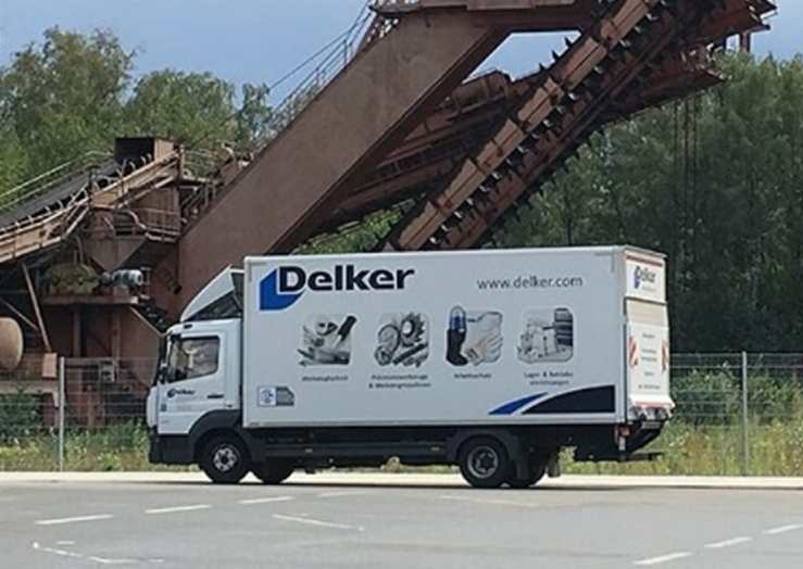 Transporter der Firma DELKER