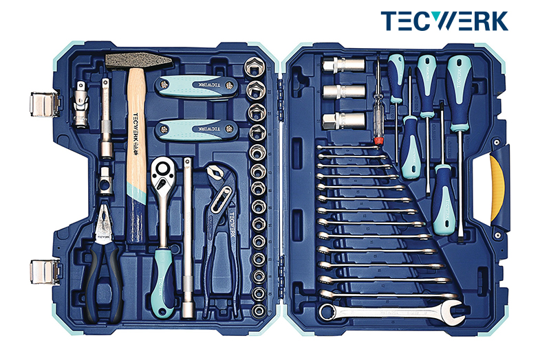 TECWERK Werkzeugkoffer offen – Hammer, Zangen, Schraubendreher, Steckschlüssel, Ringschlüssel im Set